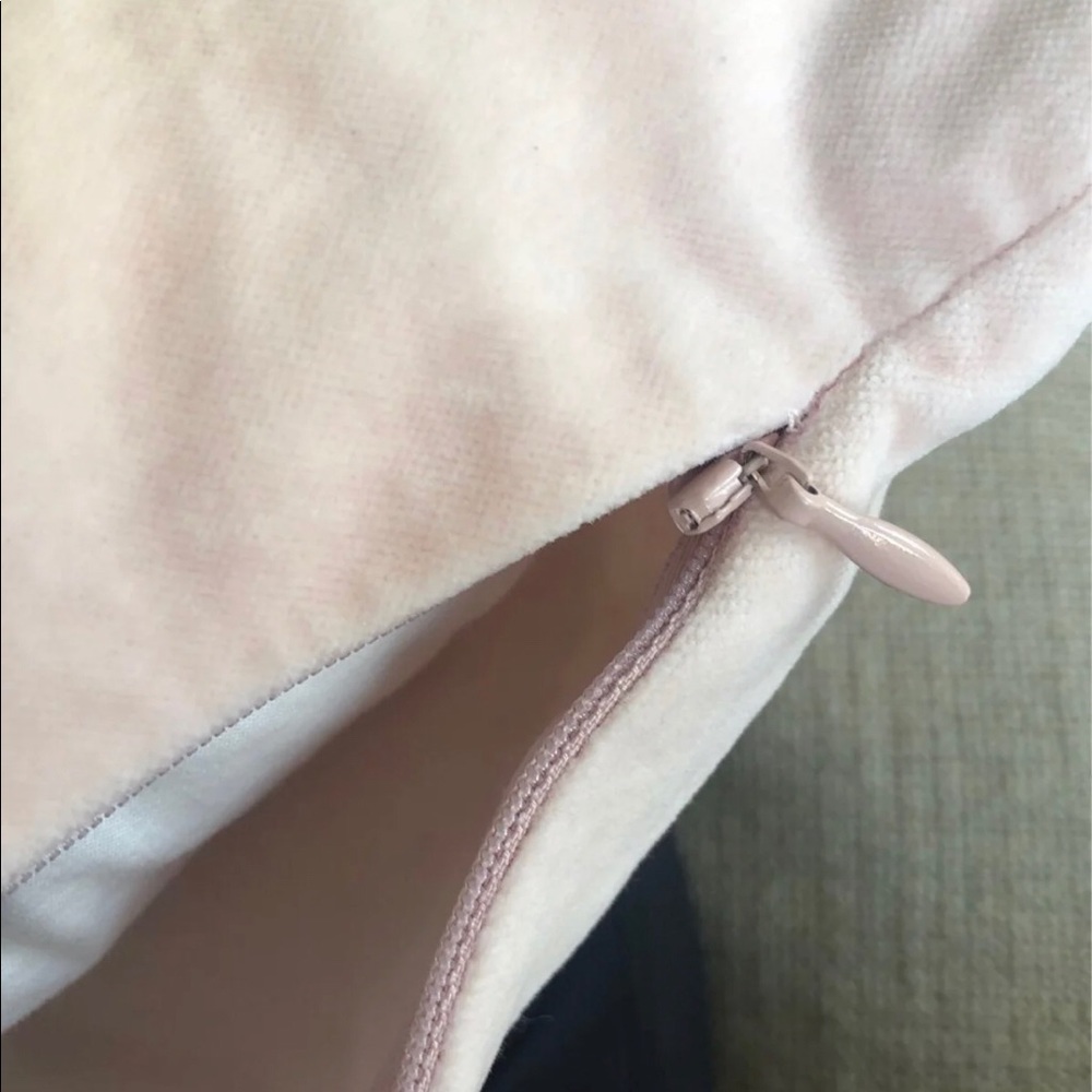 H&M Home | Cotton Velvet Decorative Pillowcase - Picture 6 of 7